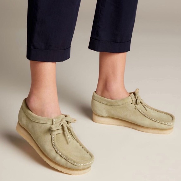 beige clarks wallabees